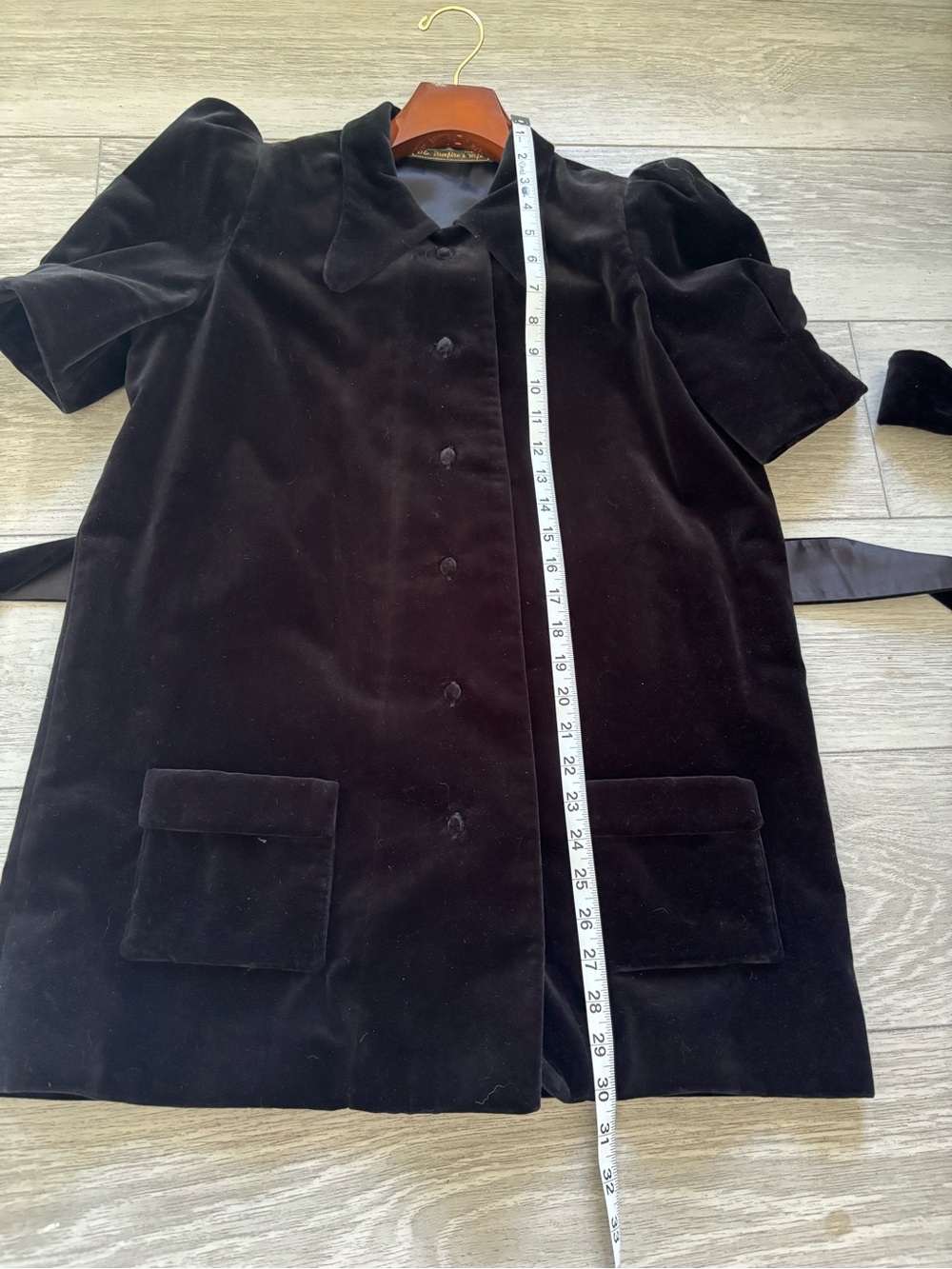 The Vampire’s Wife button-down blouse in thick cotton velvet. Removable sash. - Picture 8 of 9